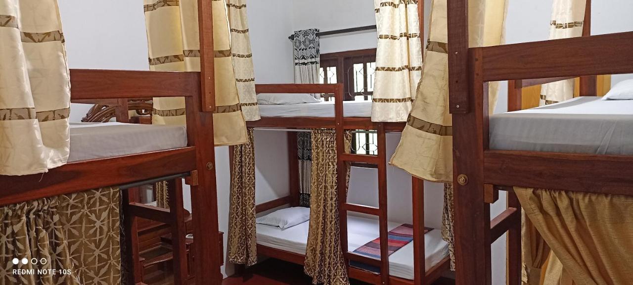 The Traveller'S Hostel & Private Rooms Sigiriya Exterior photo