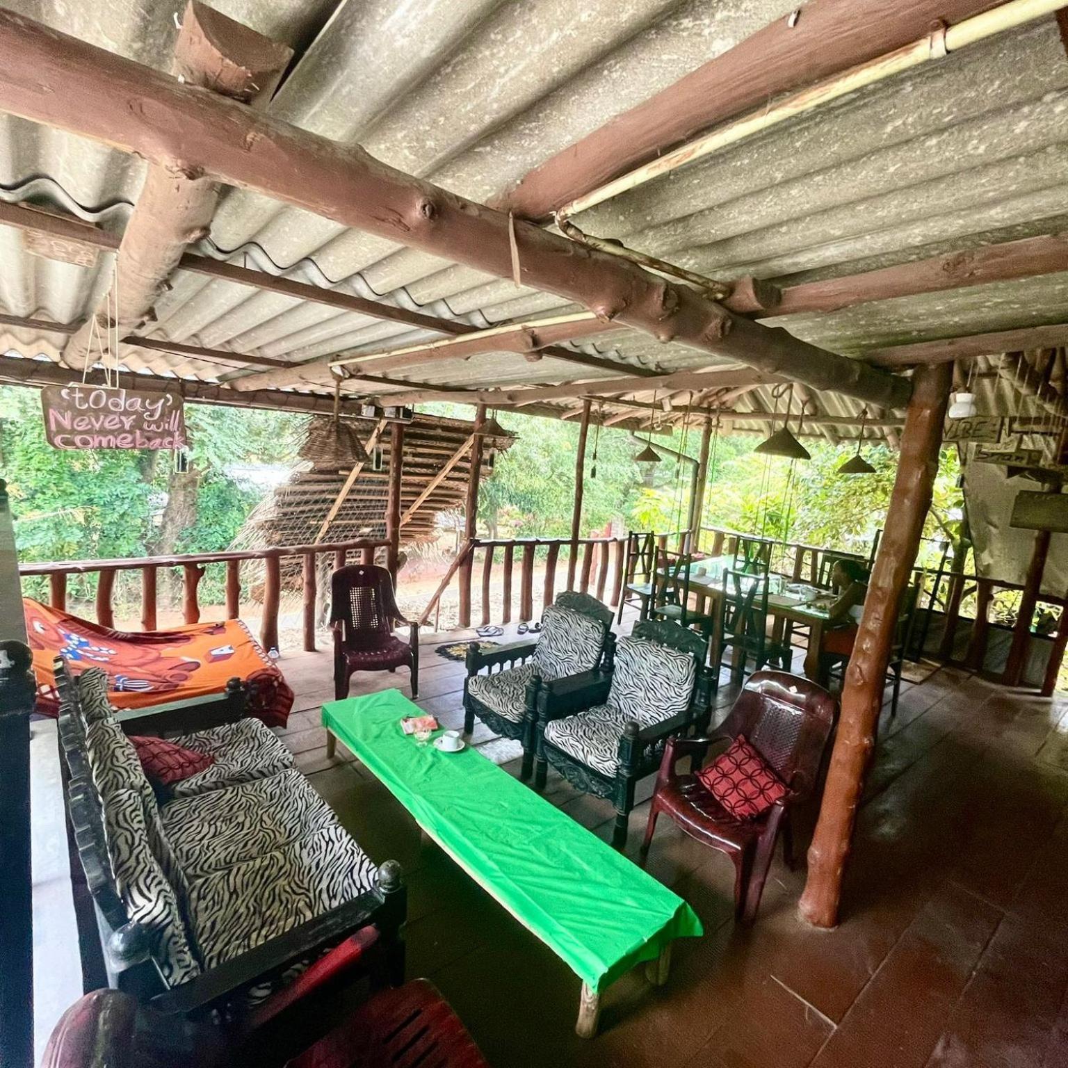 The Traveller'S Hostel & Private Rooms Sigiriya Exterior photo