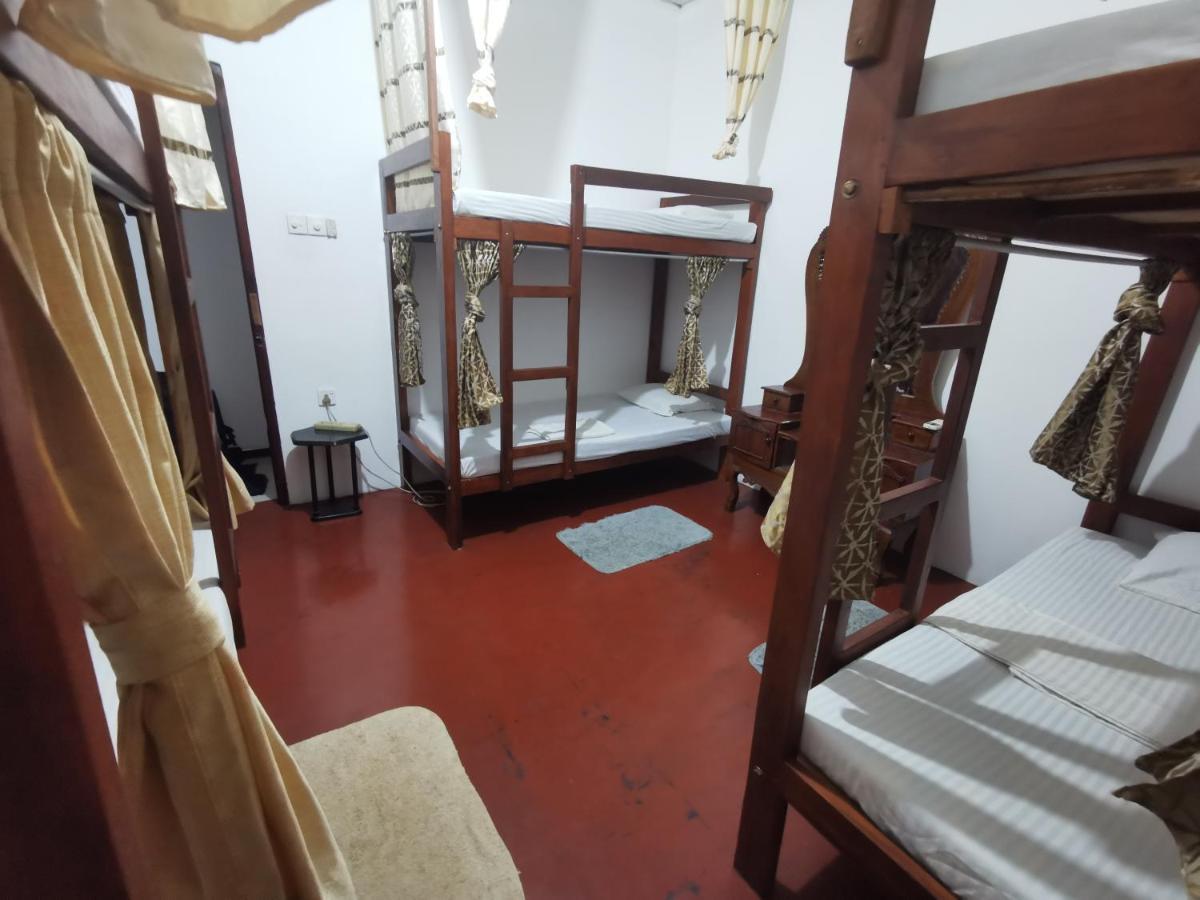 The Traveller'S Hostel & Private Rooms Sigiriya Exterior photo
